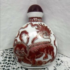 CHINESE ASIAN FOO DOG SNUFF BOTTLE RED TOP Signed